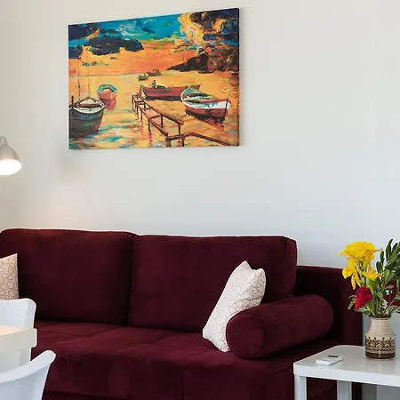 Niovi Seaside Apartment *