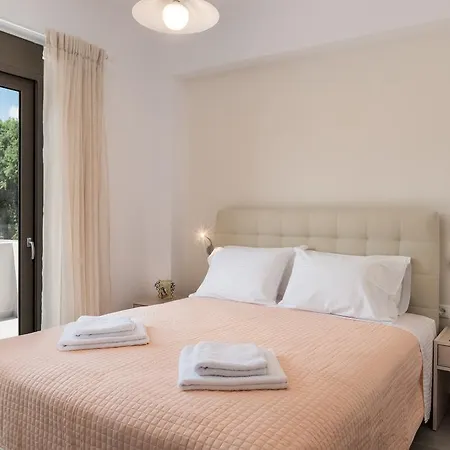 Niovi Seaside Apartment *