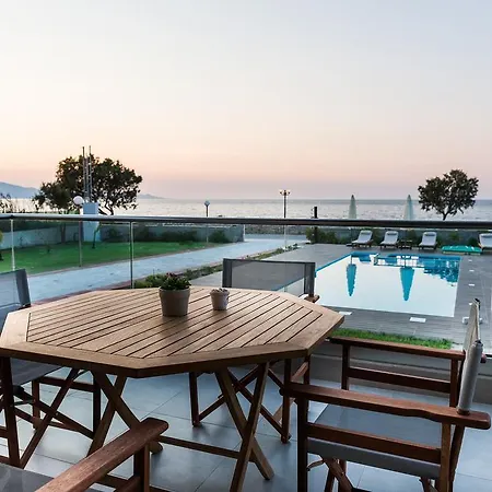 Niovi Seaside Apartment *